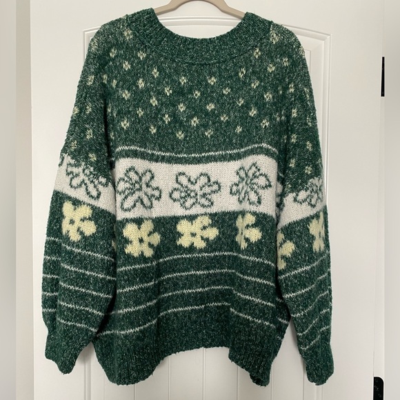SO Green and White Patterned V-Neck Sweater - Picture 2 of 4